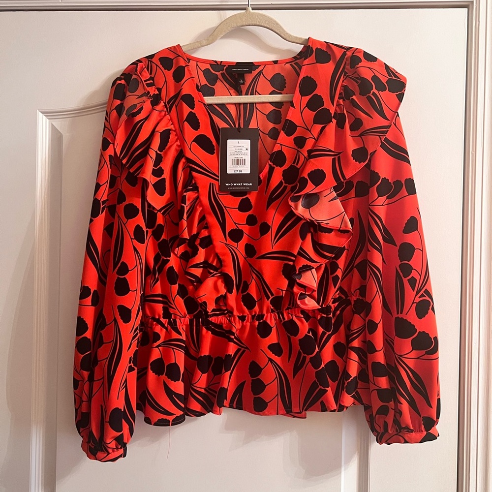 NWT FLORAL PEPLUM TOP - Large